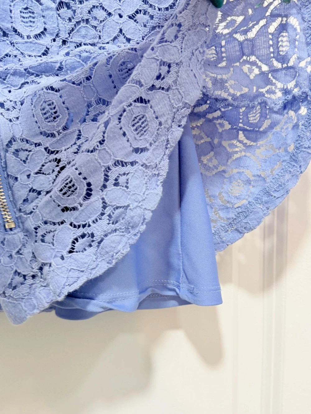 Forever 21 Periwinkle Blue Peplum V-Neck Lace Lined Tank Top Zip Back Size Small